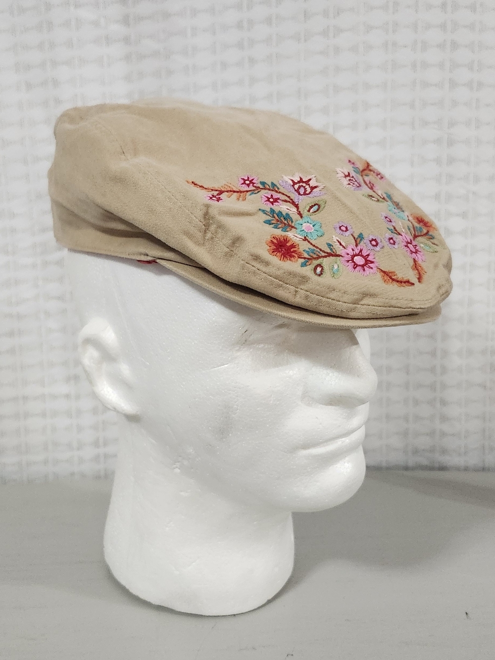 GAP KIDS- Tan Embroidered Floral Newsboy Hat